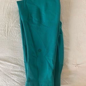 Lululemon teal cropped leggings